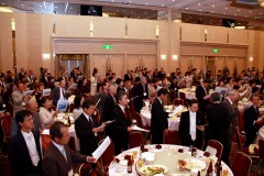 �j���̃t�B�i�[���A����ґS���œ썂�Z�̂�ď�