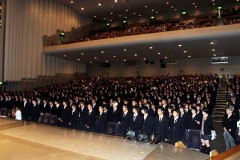 �t�B�i�[���̑S���k�Ɗ֌W�҂ɂ��Z�̐ď�