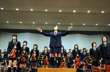 �������y���̉��t�Ńn�������R�[���X